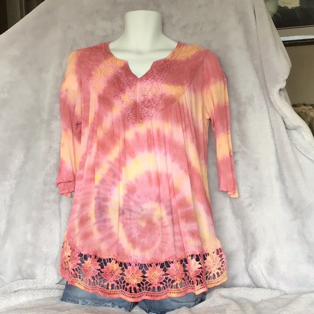 100% Rayon Crêpe tunic with lace border tie-dyed. Hand done one of a kind.